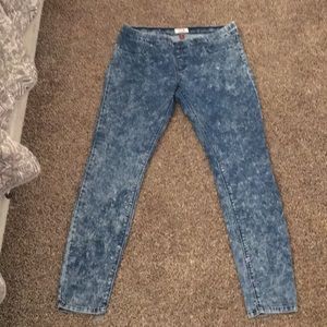 We are sellling jeggings